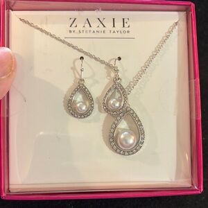 Silver Pearl Teardrop Necklace and Earring Set